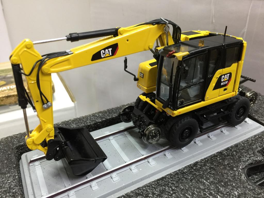 Retro Escavadora Cat Diecast Masters 1:50 Scale Caterpillar M323F Railroad Wheeled... Die Cast Construction Vehicles