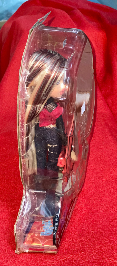 C1205 MGA 35091 BRATZ SPIDER-MAN 3 MARVEL SUPER HERO STYLE # CLOE DOLL