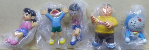 BANDAI 83958 DORAEMON GODA TAKESHI NOBI NOBITA HONEKAWA SUNEO MINAMOTO SHIZUKA DESKTOP ADVENTURE SET 多啦A夢 叮噹 技安 胖虎 大雄 小夫 阿福 靜香 靜宜 桌面小玩意 扭蛋套裝 (BUY-CW) 存