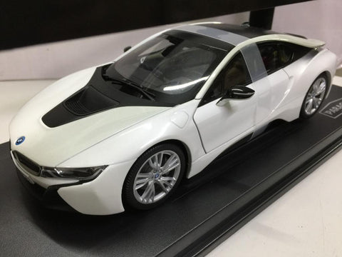 PARAGON 1/18 BMW i8 CRYSTAL WHITE FROZEN GREY (97083) (PA0)