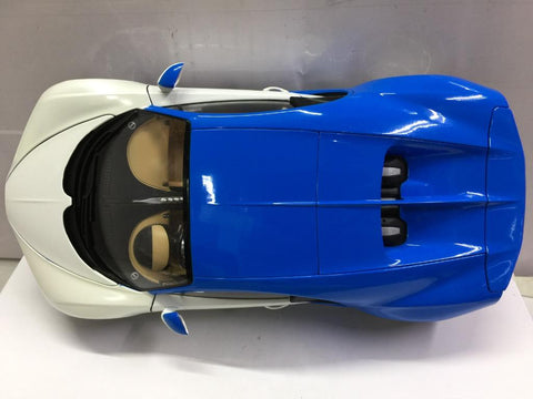 GT AUTOS 1/18 BUGATTI CHIRON 2016 BLUE / WHITE (11010MB) (70563) (PA0)