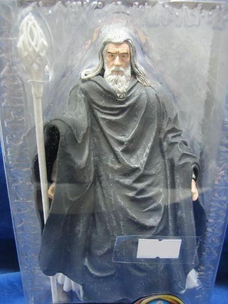 TOY BIZ 魔戒 雙城奇謀 LORD OF THE RINGS TWO TOWERS GANDALF STORMCROW WITH HOODED ROBE &amp; STAFF-EXTENDING ACTION  (LOTR-81633) b5608034