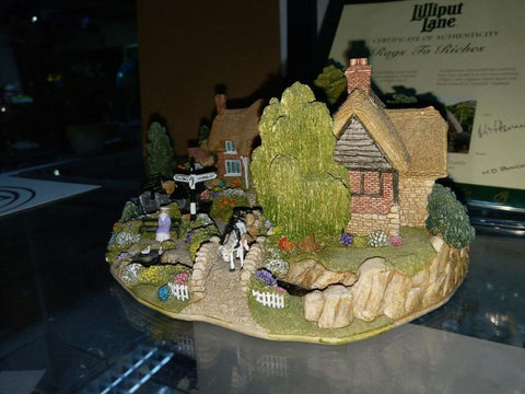 LILLIPUT LANE RAGS TO RICHES 人手雕刻 及上色 建築物雕塑 陶藝品