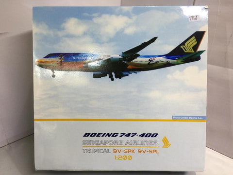 JC WINGS 1/200 SINGAPORE AIRLINES TROPICAL BOEING 747-400 9V-SPL (BBOX2523) (C1081-8)