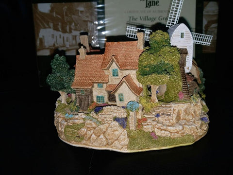 LILLIPUT LANE THE VILLAGE GREEN 人手雕刻 及上色 建築物雕塑 陶藝品 英國製造