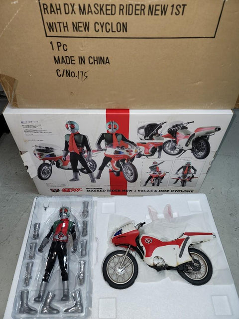 Medicom 幪面超人新1號 masked rider new 1 ver. 2.5 & new cyclone 1:6