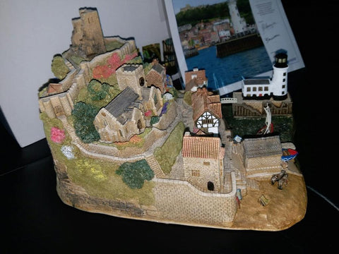 LILLIPUT LANE SCARBOROUGH HARBOUR 人手雕刻 及上色 建築物雕塑 陶藝品