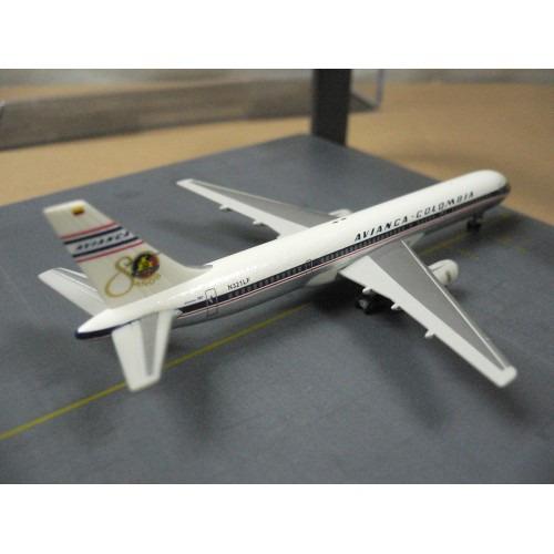 Boeing 757-200 échelle 1:500 Avianca Colombie modèle par Starjets Boeing 757-200 échelle 1:500 Avianca Colombie modèle par Starjets