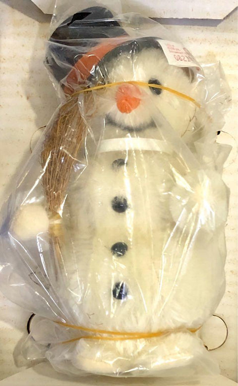 GOEBEL MI HUMMEL FROSTY FRIENDS LIMITED EDITION COLLECTORS SET WITH STEIFF SNOWMAN WINNIE THE POOH 陶瓷公仔 羊毛雪人維尼（C742-518)