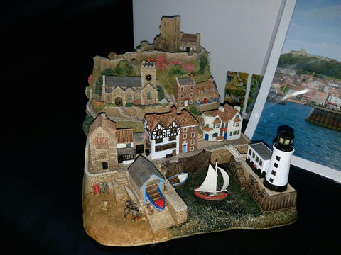 LILLIPUT LANE SCARBOROUGH HARBOUR 人手雕刻 及上色 建築物雕塑 陶藝品