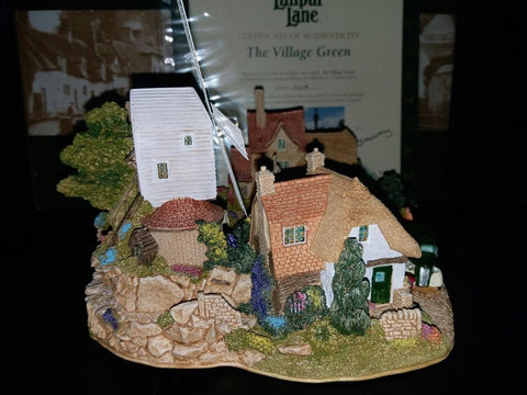LILLIPUT LANE THE VILLAGE GREEN 人手雕刻 及上色 建築物雕塑 陶藝品 英國製造