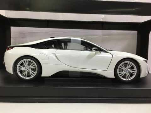PARAGON 1/18 BMW i8 CRYSTAL WHITE FROZEN GREY (97083) (PA0)