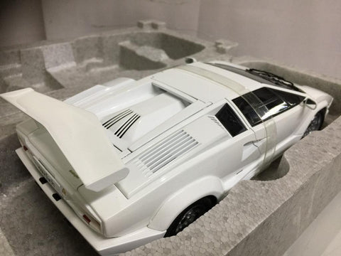 AUTOART 1/18 LAMBORGHINI COUNTACH 25th ANNIVERSARY EDITION WHITE (74537) (PIU500)