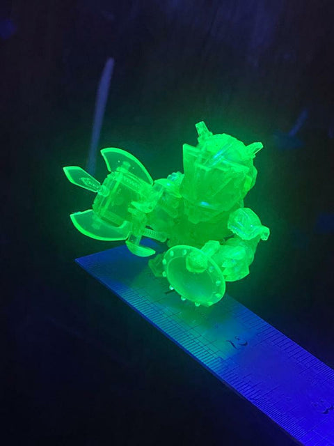 BIG BOYS TOYS X BEAR PLANET X FOON WONG X TOYZONE MINI MODEL MM001 SC-BRAVER PLASTIC MODEL KIT 五福臨門 瑞獸勇者 南帝 金粉透綠色 筲箕灣 TOYZONE 玩具跳蚤市集限量收藏系列 塑膠模型