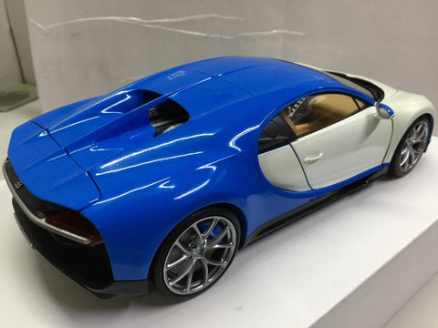 GT AUTOS 1/18 BUGATTI CHIRON 2016 BLUE / WHITE (11010MB) (70563) (PA0)