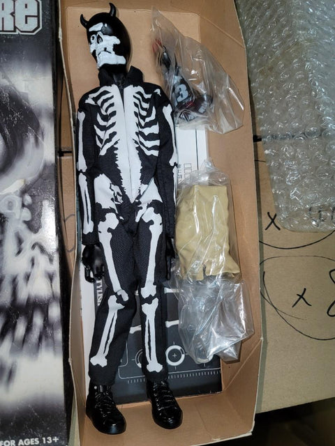 Medicom Atom-ace vampire balzac 1/6 action figure black 斷手斷腳斷肢