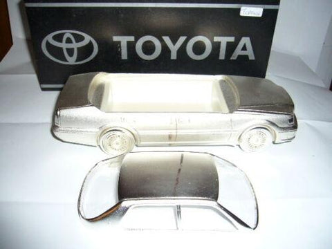 TOYOTA CROWN MAJESTA DIECAST CIGARETTE ASHTRAY