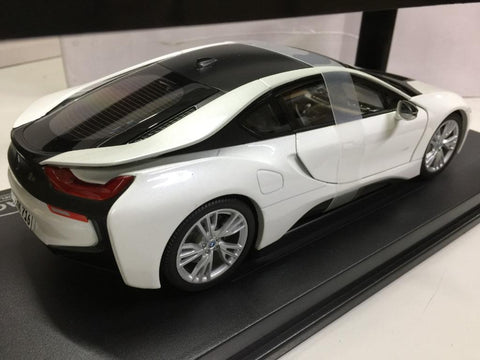 PARAGON 1/18 BMW i8 CRYSTAL WHITE FROZEN GREY (97083) (PA0)