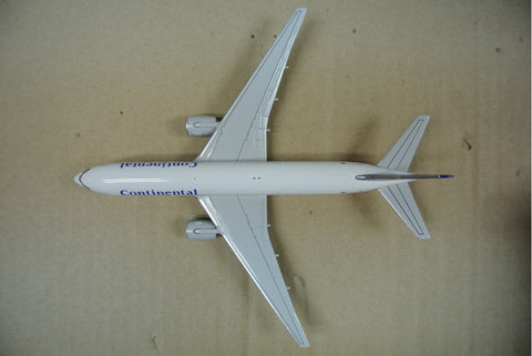 GEMINI JETS 1/400 CONTINENTAL AIRLINES BOEING 777-200 N77006 (GJCOA376) (70376) (PIU10)