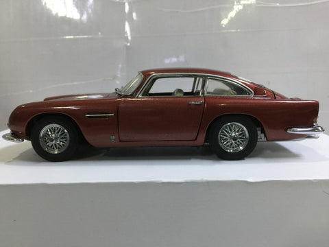 DANBURY MINT 1/24 1964 ASTON MARTIN DB5 (PIU400)