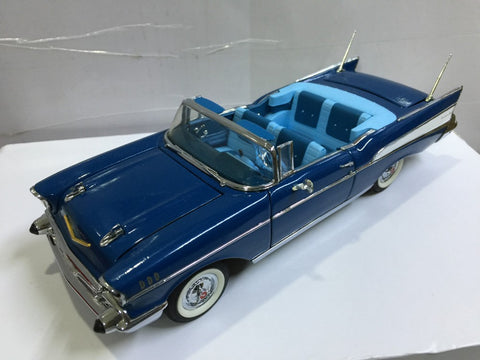 DANBURY MINT 1/24 1957 CHEVROLET BEL AIR CONVERTIBLE SPORT COUPE BLUE (BUY)