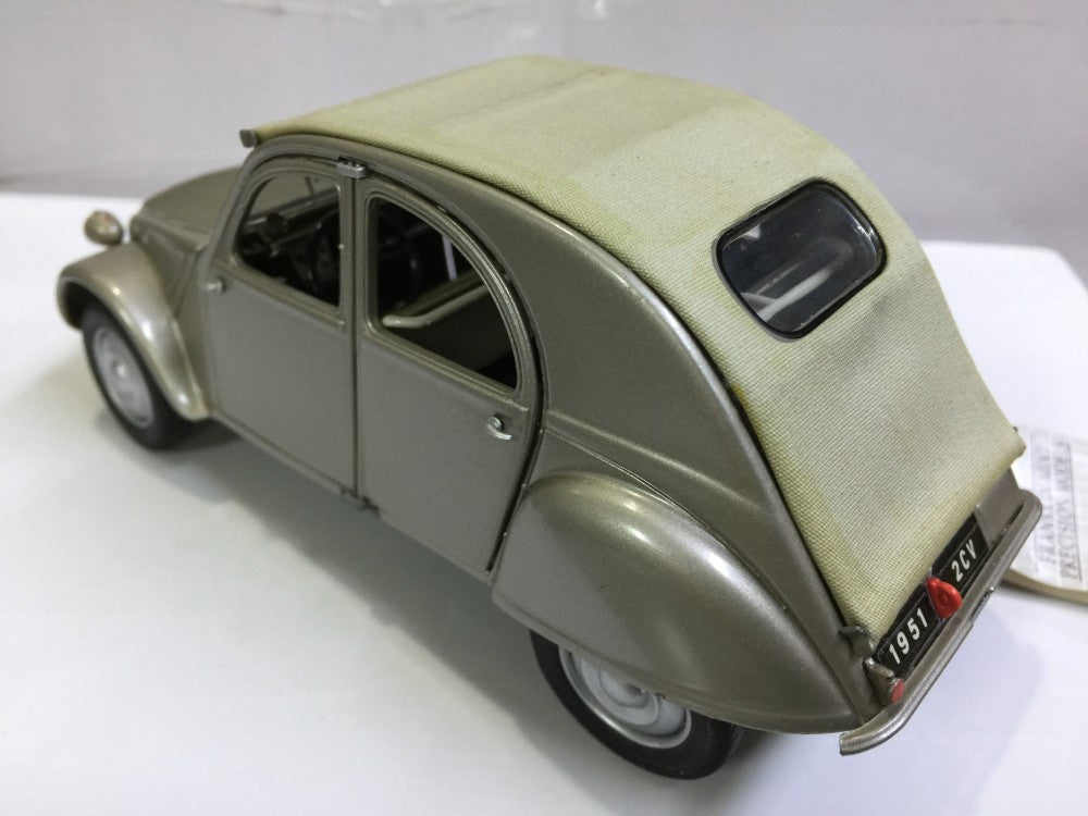 Franklin Mint Citroën 2 CV 1951 – Échelle 1/24 – Modèle Réduit Argenté – Collection, En Boîte