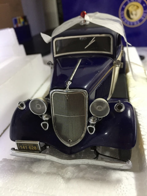 FRANKLIN MINT 1/24 1969 FORD DELUXE TUDOR POLICE CAR WITH TRAILER (BUY)