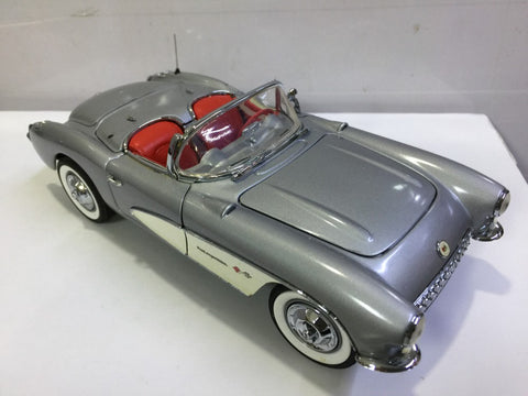 FRANKLIN MINT 1/24 1957 CORVETTE FIBERGLASS EDITION SILVER (BUY)