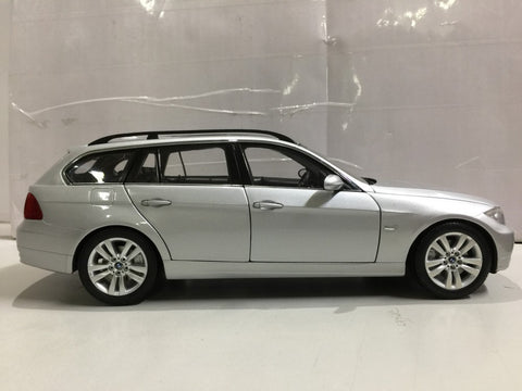 KYOSHO 1/18 BMW 330i TOURING SILVER (80430394360) (PIU170)