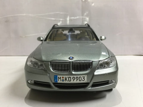 KYOSHO 1/18 BMW 330i TOURING GREEN (80430394359) (PIU170)