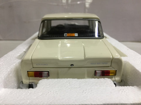 MINICHAMPS 1/18 ALFA ROMEO GIULIA SUPER 1970 WHITE (04738) (BUY)