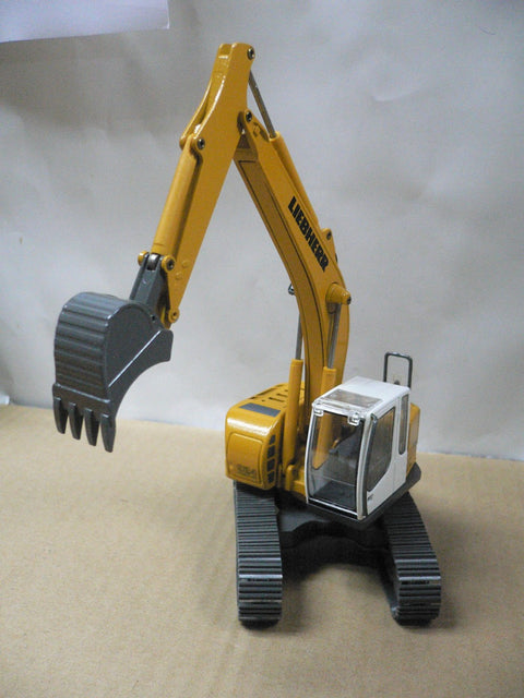 CONRAD 1/50 LIEBHERR R924 COMPACT HYDRAULIC EXCAVATOR 2922/0 (BUY)