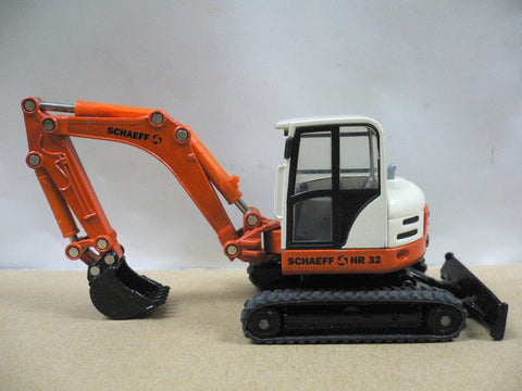 SIKU 1/50 3521 SCHAEFF HR32 CRAWLER EXCAVATOR (BUY)