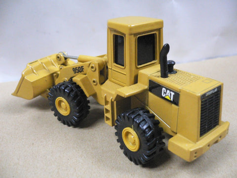 ERTL 1/64 CAT CATERPILLAR TRACTOR 950F FRONTEND LOADER (BUY)