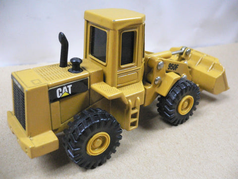 ERTL 1/64 CAT CATERPILLAR TRACTOR 950F FRONTEND LOADER (BUY)