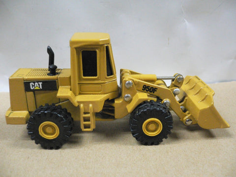 ERTL 1/64 CAT CATERPILLAR TRACTOR 950F FRONTEND LOADER (BUY)