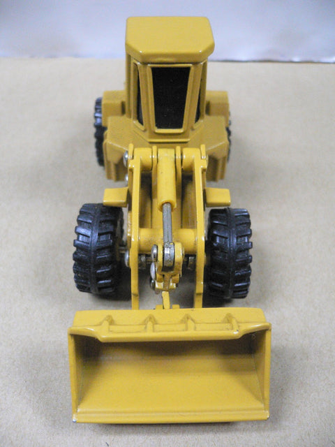 ERTL 1/64 CAT CATERPILLAR TRACTOR 950F FRONTEND LOADER (BUY)