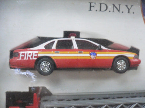 BUSCH 1/87 NEW YORK FIRE DEPARTMENT SET (49925) (BUY)