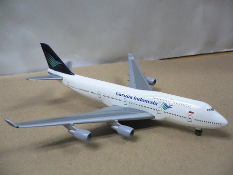 HERPA WINGS 1/500 GARUDA INDONESIA BOEING 747-400 (500630) (PA0)