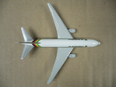 HERPA WINGS 1/500 AIR ZIMBABWE BOEING 767-200ER (504232) (PA0)