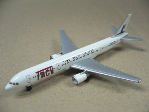 HERPA WINGS 1/500 CABO VERDE AIRLINES BOEING 757 D4-CBG (503723) (PA0)