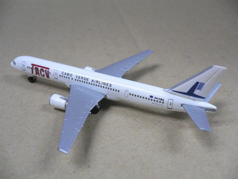 HERPA WINGS 1/500 CABO VERDE AIRLINES BOEING 757 D4-CBG (503723) (PA0)