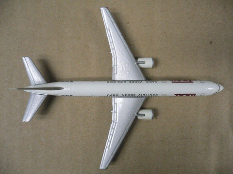 HERPA WINGS 1/500 CABO VERDE AIRLINES BOEING 757 D4-CBG (503723) (PA0)