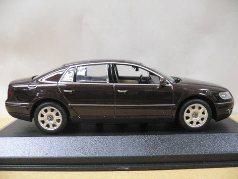MINICHAMPS 1/43 VW PHAETON 2002 AUBERGINE METALLIC (400 051001) (04390) (PIU150)