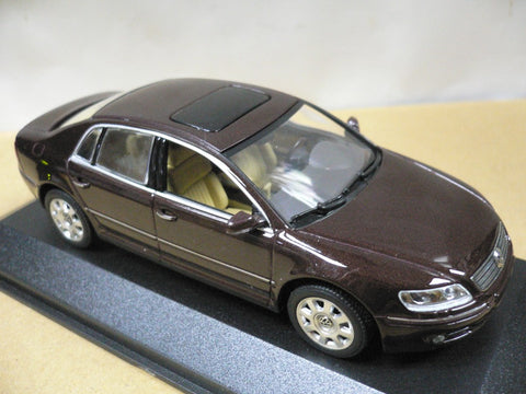 MINICHAMPS 1/43 VW PHAETON 2002 AUBERGINE METALLIC (400 051001) (04390) (PIU150)