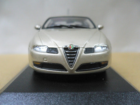 MINICHAMPS 1/43 ALFA ROMEO GT 2003 CHAMPAGNE METALLIC (400 120325) (06117) (PIU50)
