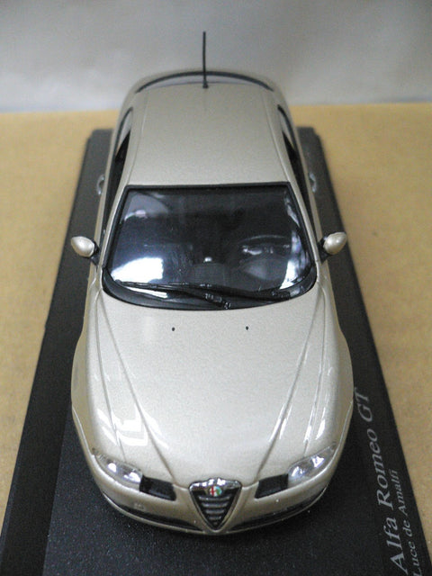 MINICHAMPS 1/43 ALFA ROMEO GT 2003 CHAMPAGNE METALLIC (400 120325) (06117) (PIU50)