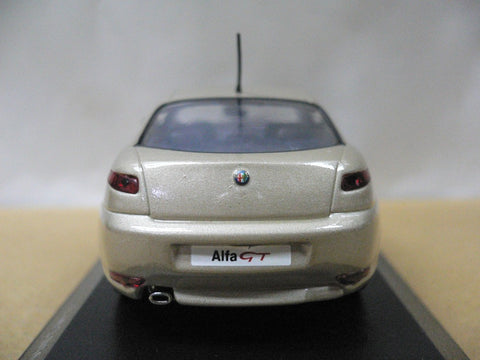 MINICHAMPS 1/43 ALFA ROMEO GT 2003 CHAMPAGNE METALLIC (400 120325) (06117) (PIU50)