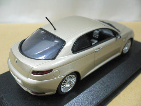 MINICHAMPS 1/43 ALFA ROMEO GT 2003 CHAMPAGNE METALLIC (400 120325) (06117) (PIU50)