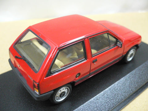 MINICHAMPS 1/43 OPEL CORSA 1983 RED (400 045000) (06289) (PIU96)